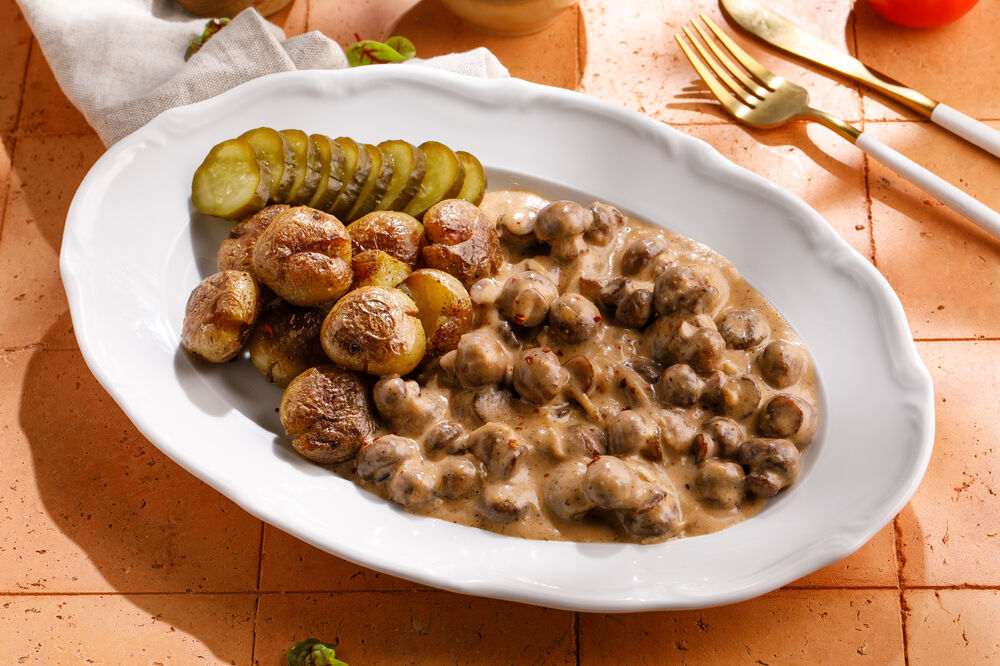 Mushroom stroganoff with potatoes