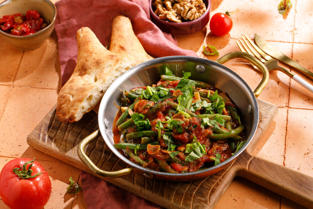 Green beans with tomatoes and Georgian spices