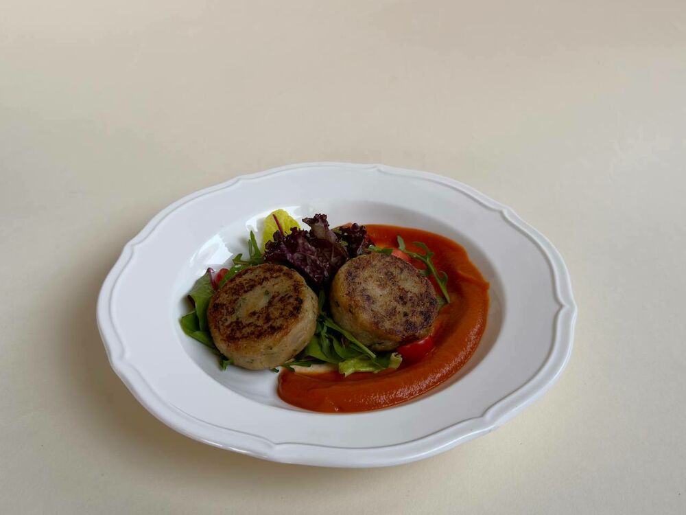 Cabbage and carrot cutlets with mixed greens