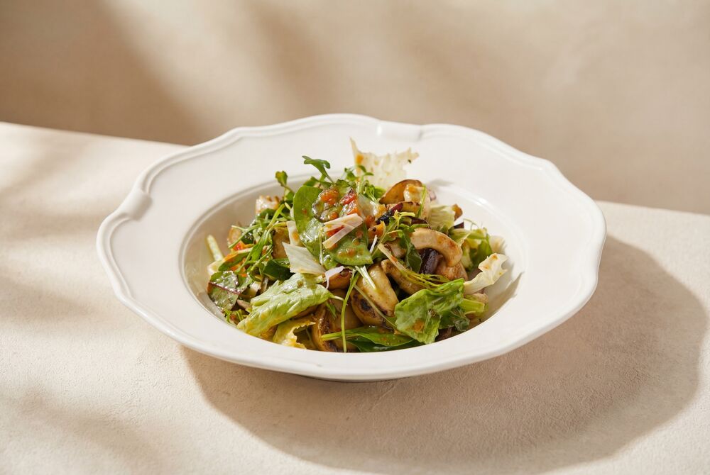 Warm salad with oyster mushrooms and baked potatoes