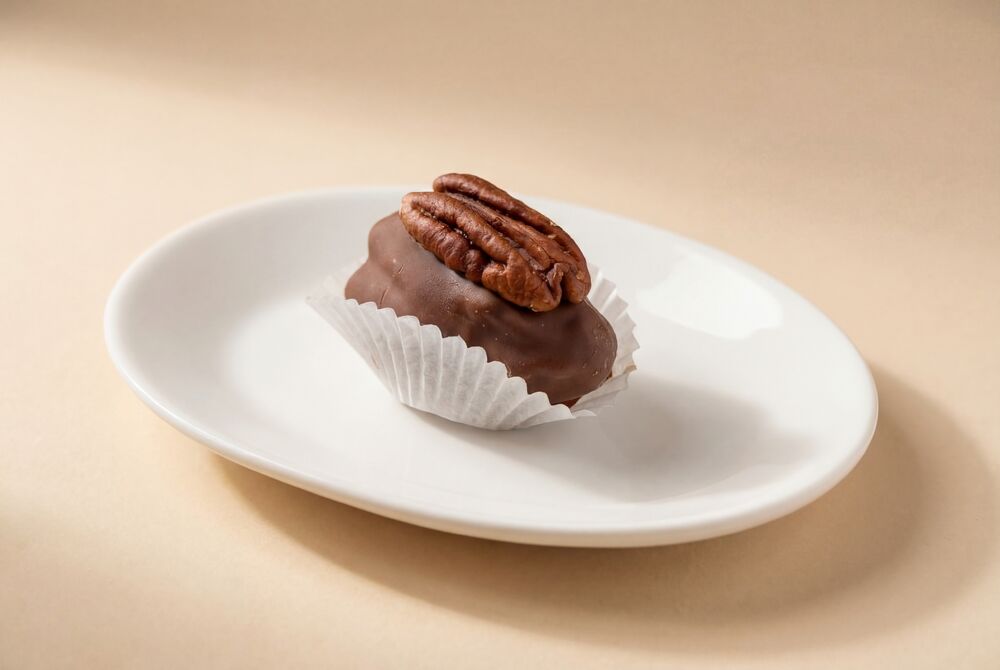 Королевские финики в шоколаде с пеканом 1 шт