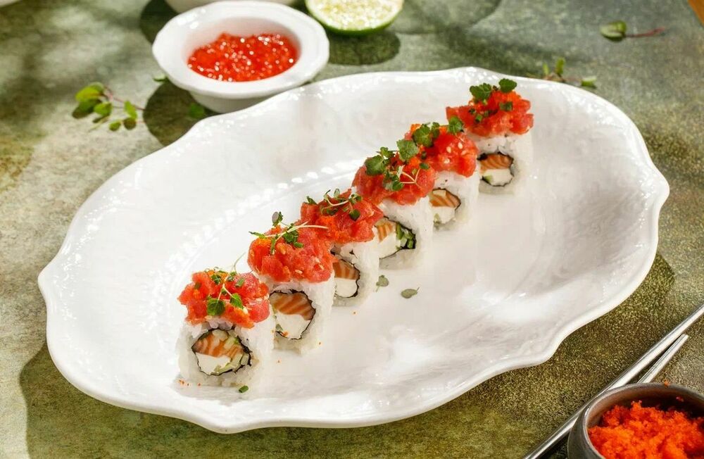 Spicy roll with tuna and salmon