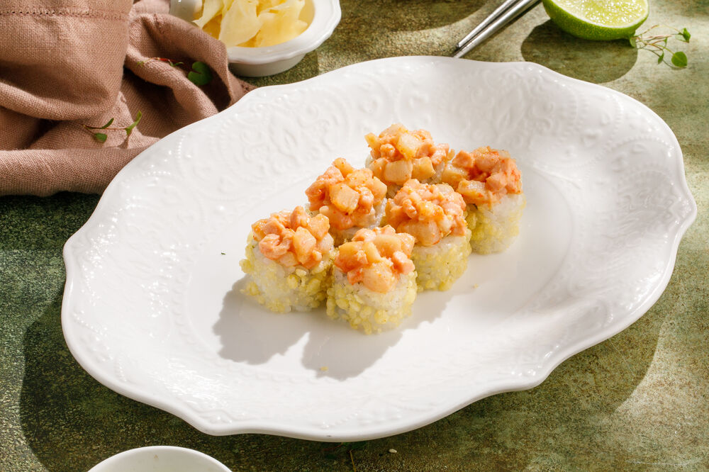 Baked roll with salmon and scallop