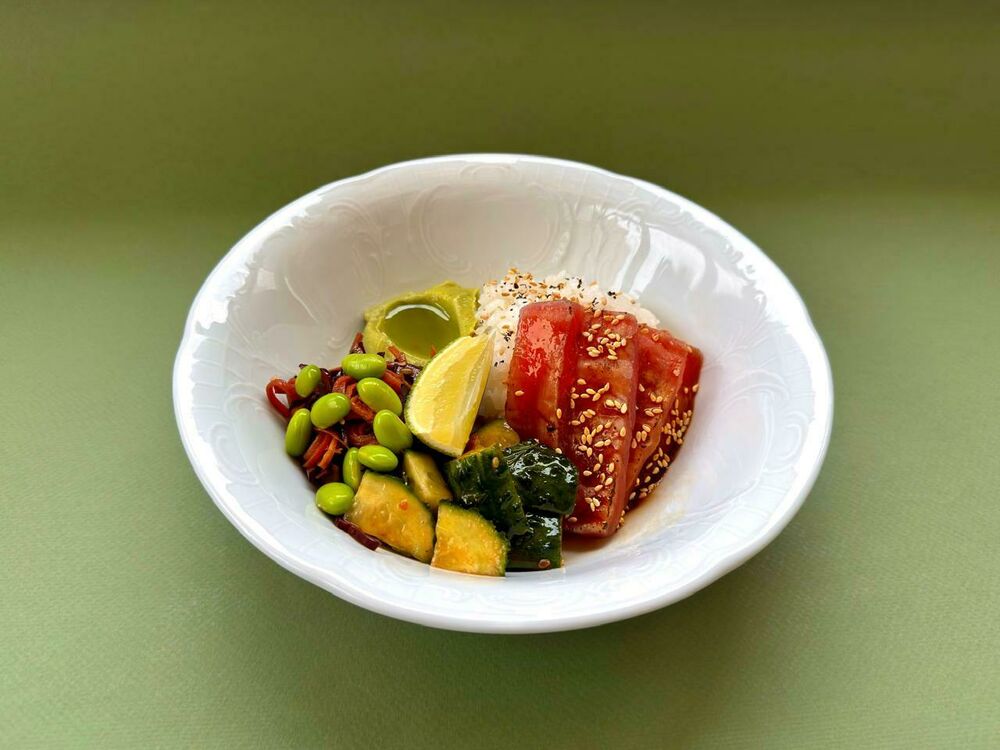 Tuna tataki poke