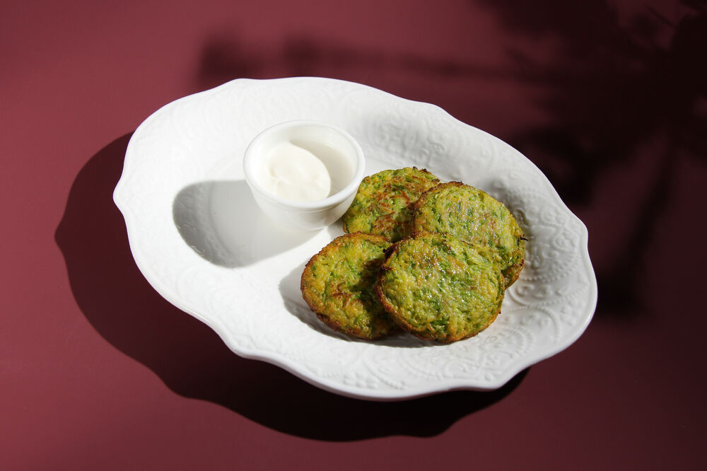 Zucchini pancakes with sour cream