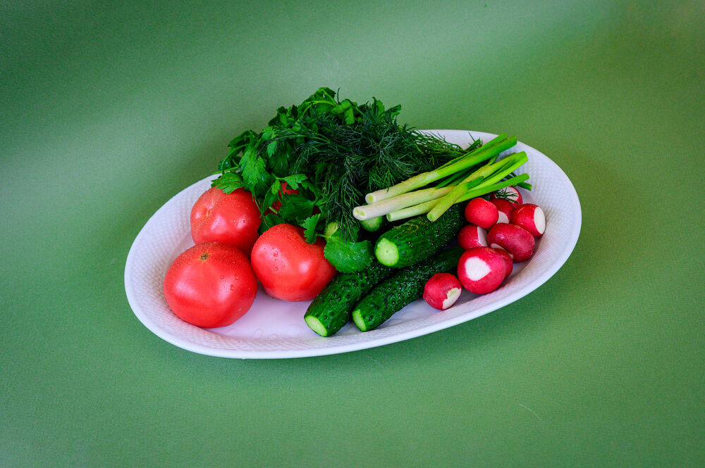 Seasonal vegetables and herbs 1 kg