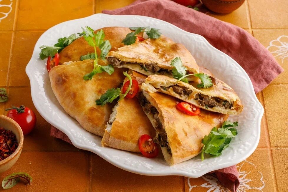 Kubdari with beef and pork