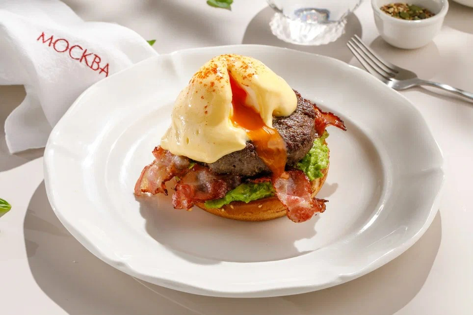 Beef steak with poached egg and hollandaise sauce