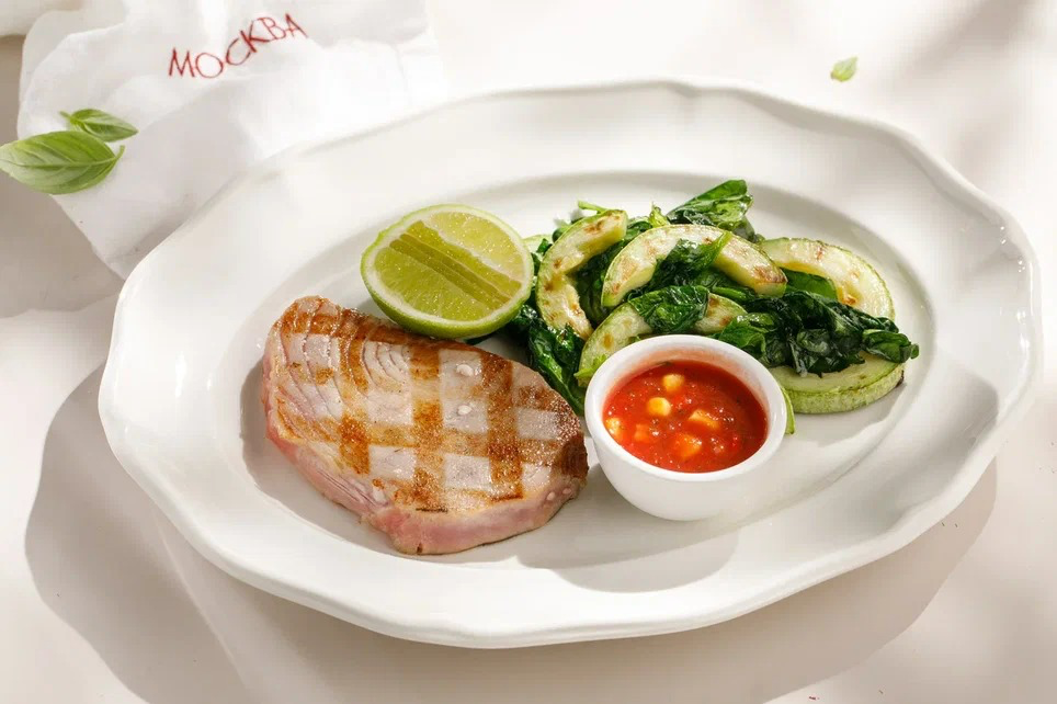 Tuna steak with sauteed zucchini