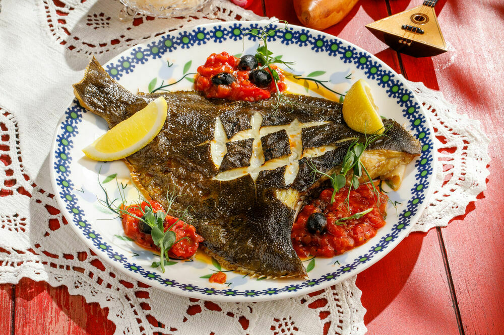 Камбала с томатной сальсой