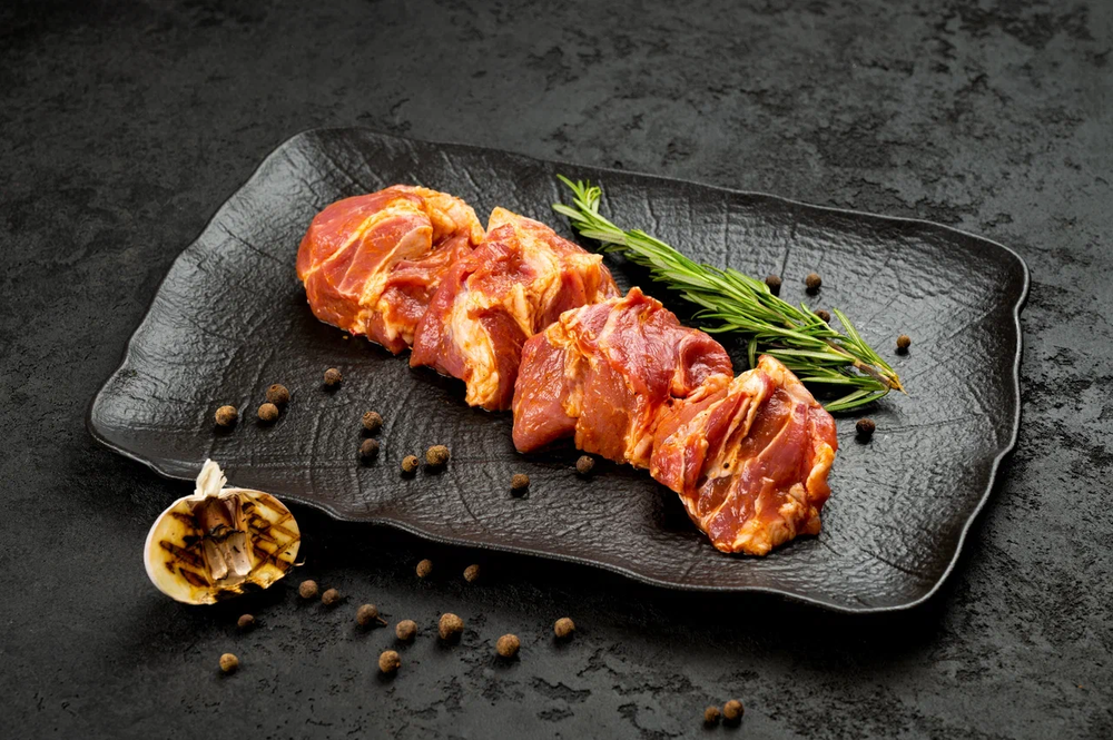 Маринованный шашлык из свиной шеи 1 кг