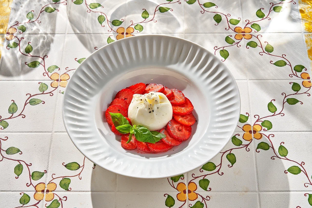 Burrata with strawberries