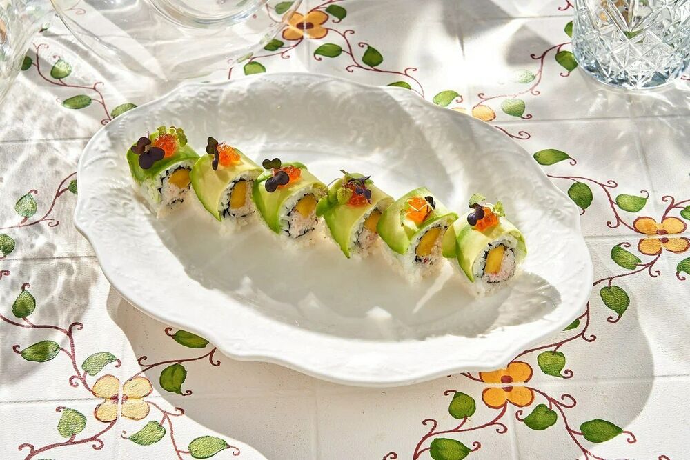 Roll with crab, avocado and mango
