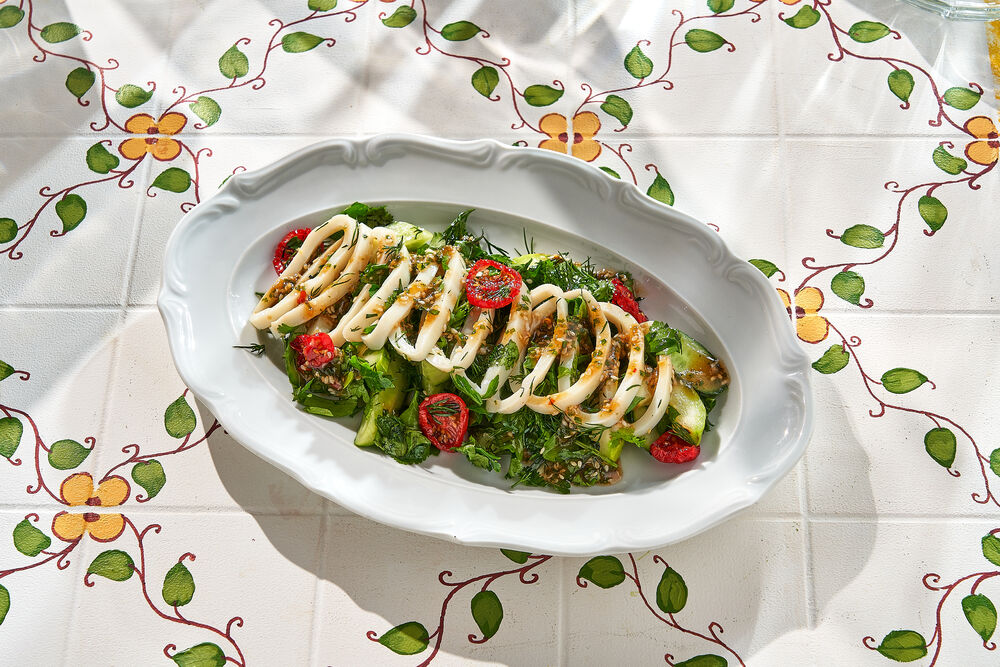 Салат с кальмаром