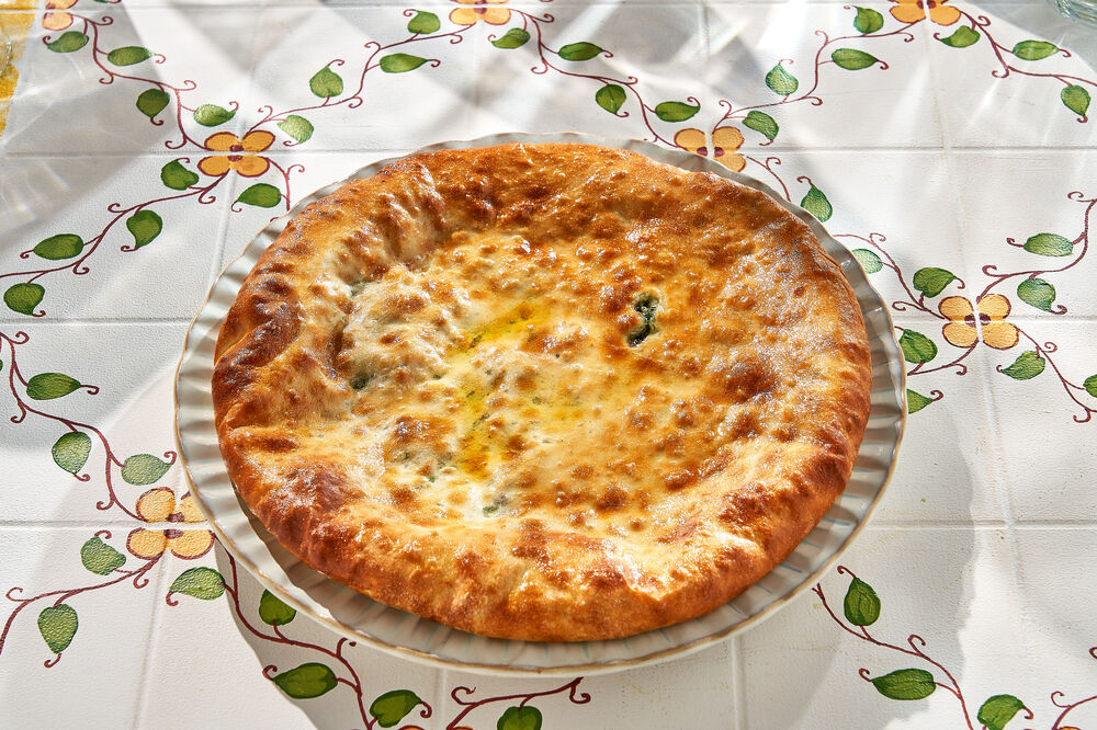 Khachapuri "Pkhlovani"