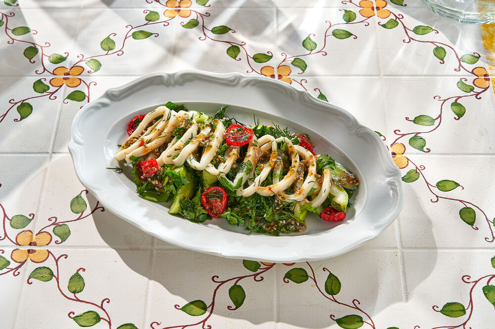 Салат с кальмаром