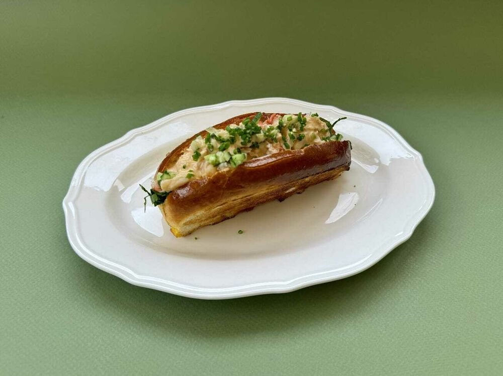 Brioche with shrimp and crab with bisque sauce