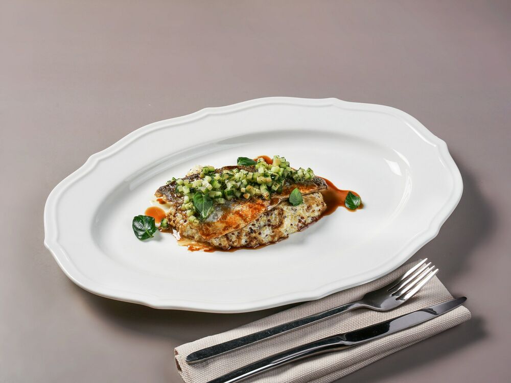 Сибас с киноа и гранатовым соусом 