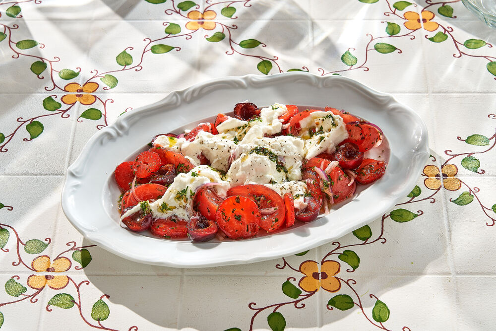 Salad with cherries and stracciatella