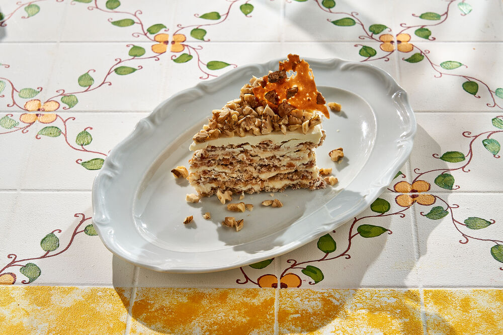 Walnut cake