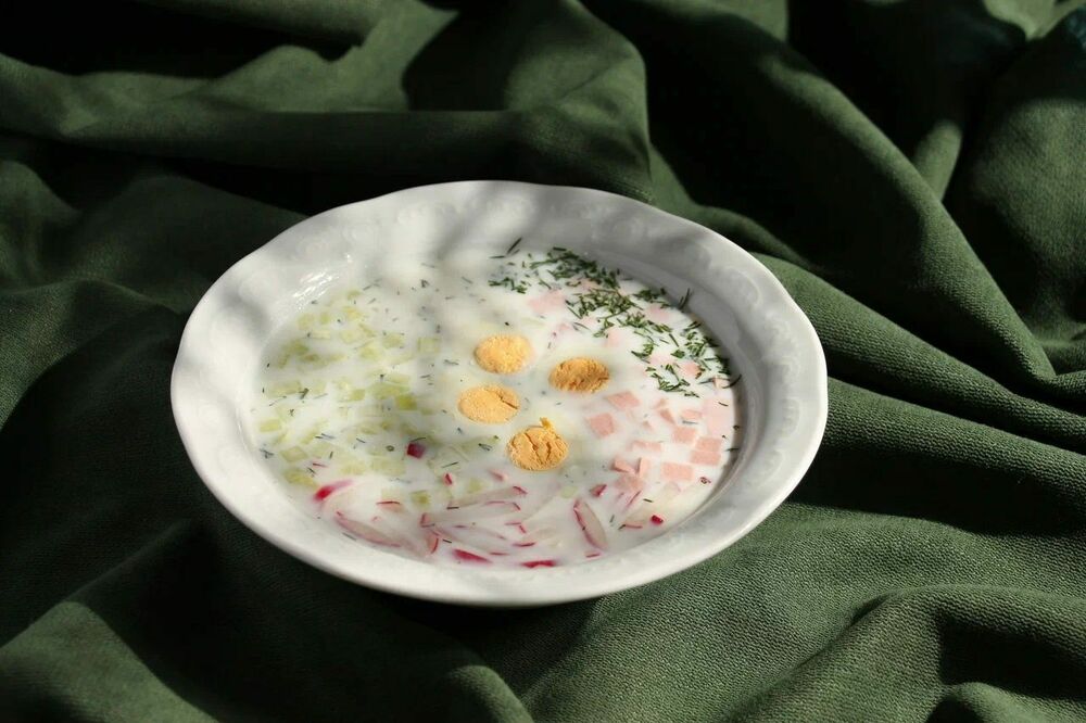 Окрошка на кефире с колбасой
