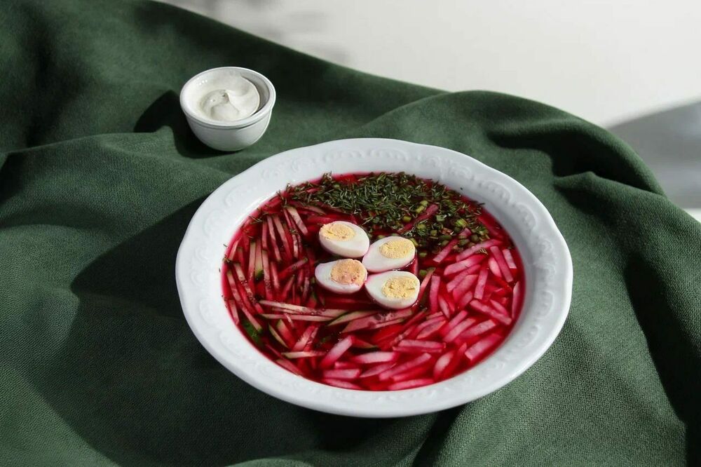 Beetroot salad with beef tongue