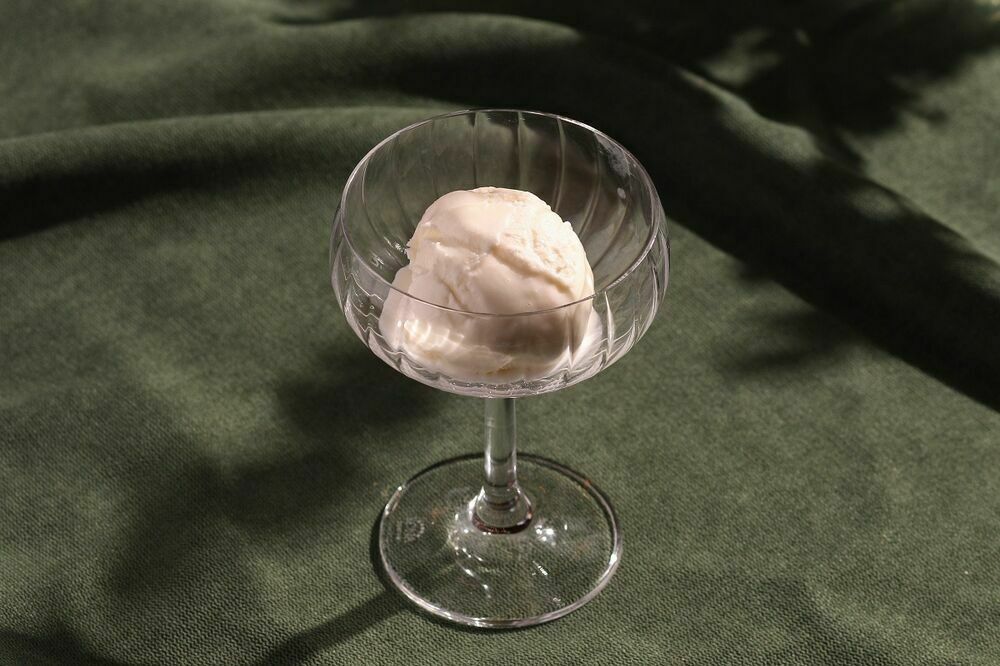 Vanilla ice cream (1 scoop)