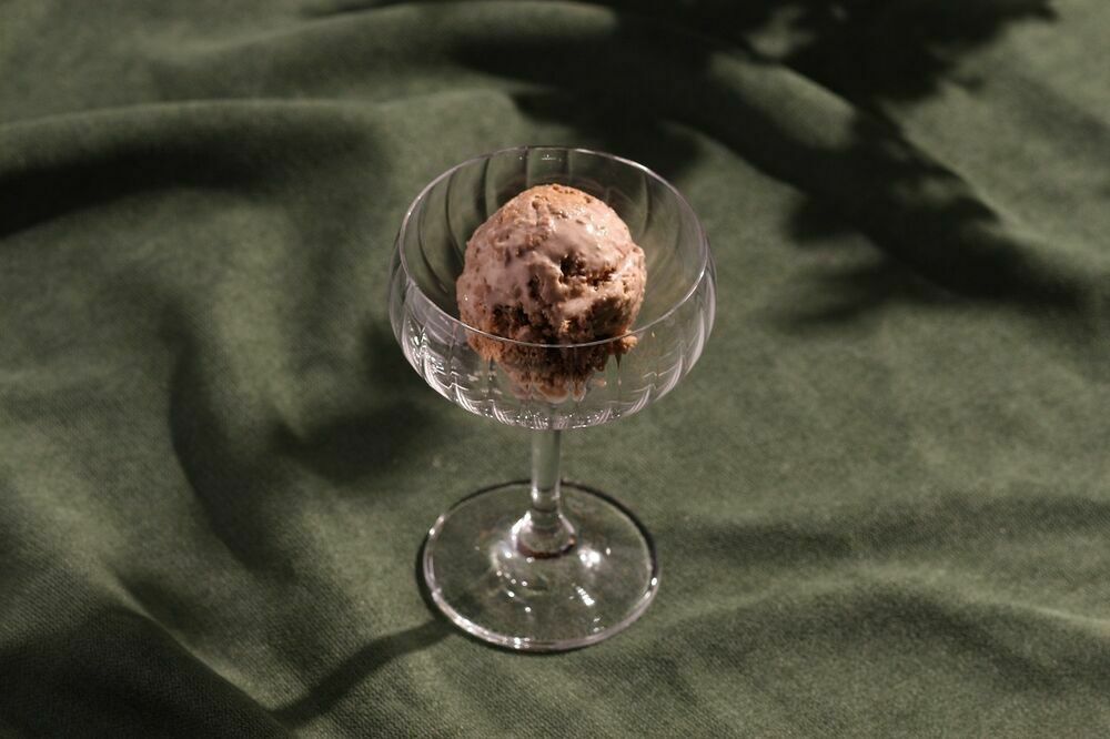 Creme brulee ice cream (1 scoop)