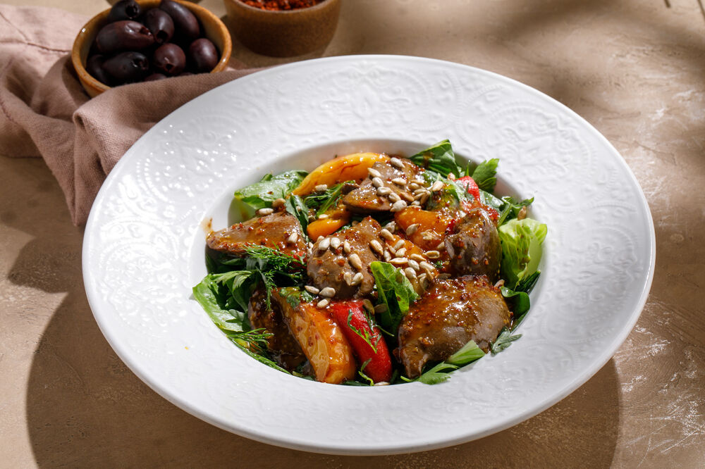  Warm salad with rabbit liver and caramelized apple