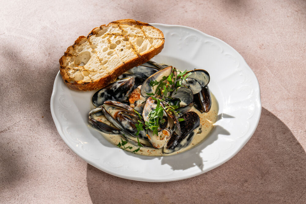  Black Sea mussels in creamy smoked sauce