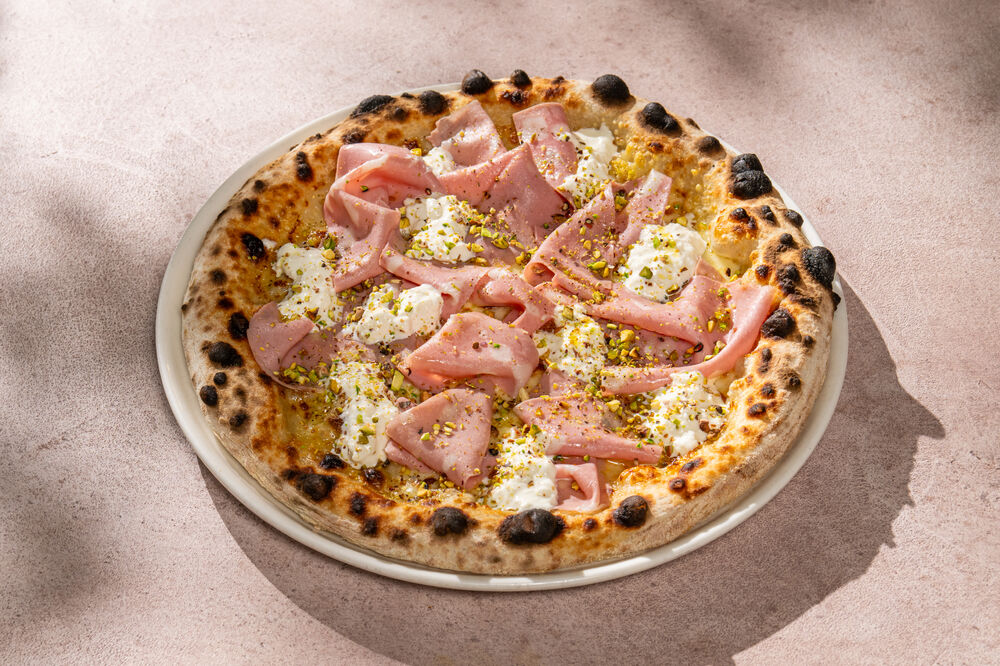  Pizza with mortadella and creamy stracciatella