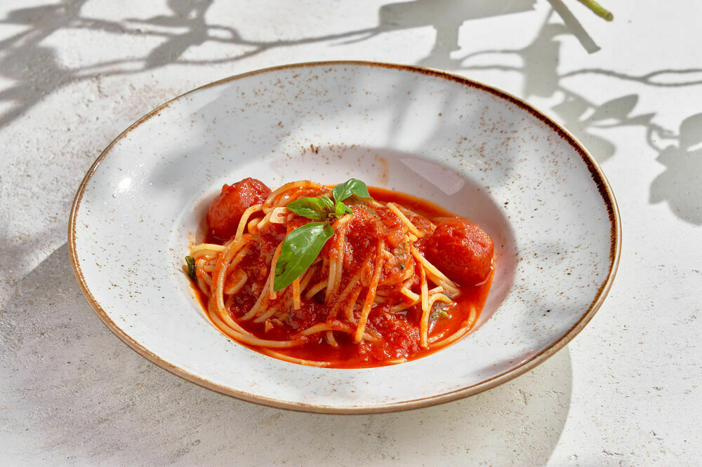 Linguini Alla Putaneska with tuna