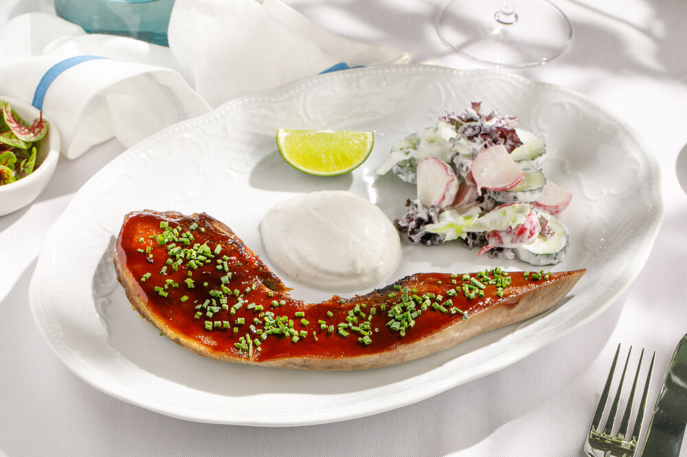  Beef tongue with lime yogurt