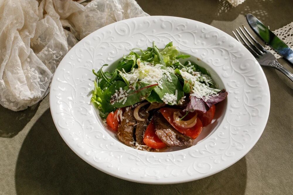 Warm salad with beef