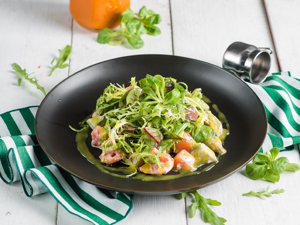 Salad with smoked salmon and avocado