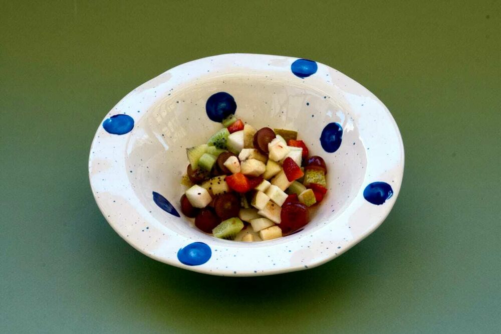 Fruit salad with yogurt sauce