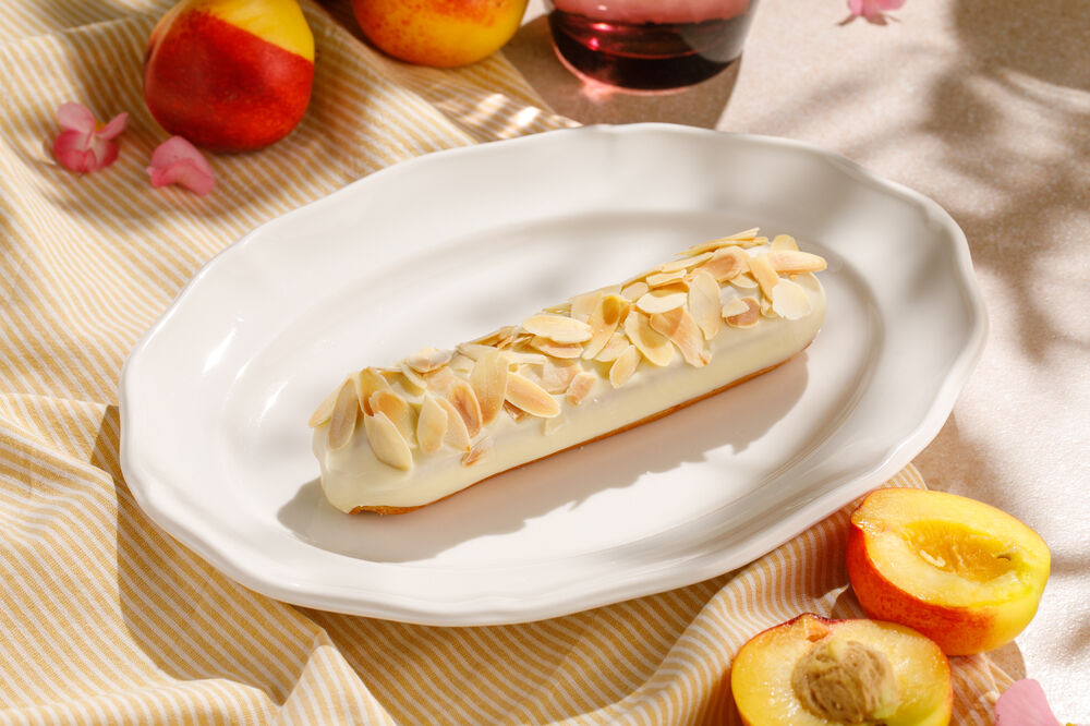 Almond eclair