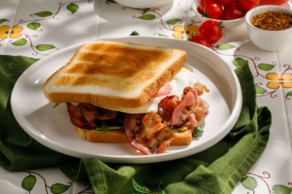 Warm Sandwich with Bacon, Egg and Arugula