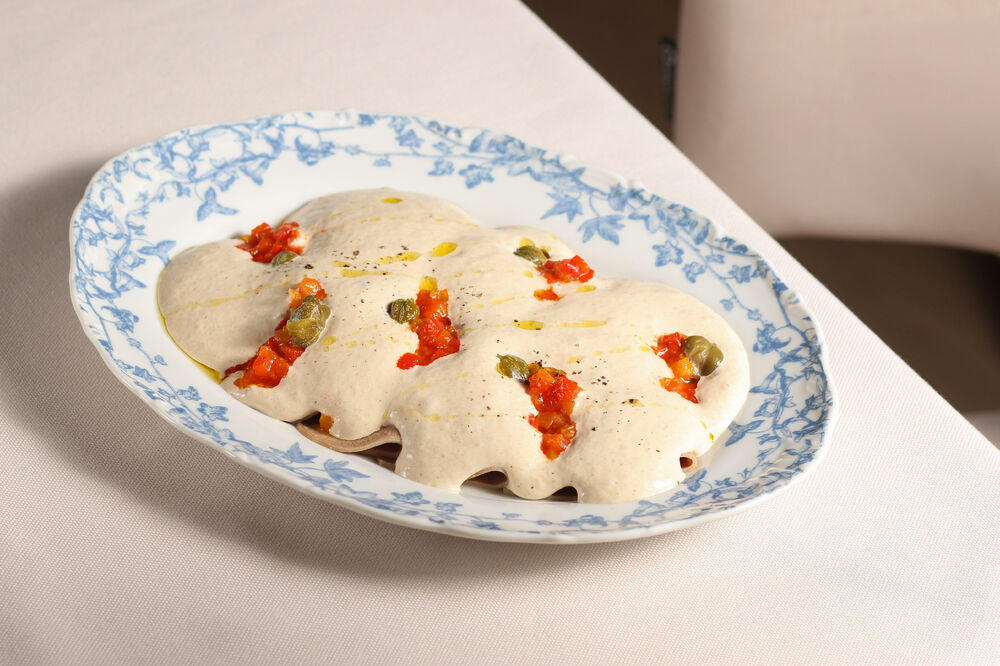 Beef tongue with Baltic sprat sauce with lecho