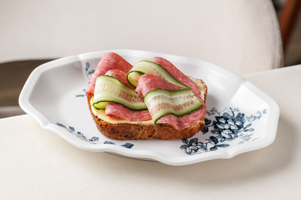 Sandwich with servelat