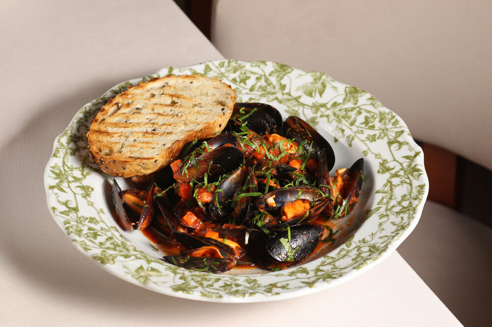Black Sea mussel sauce