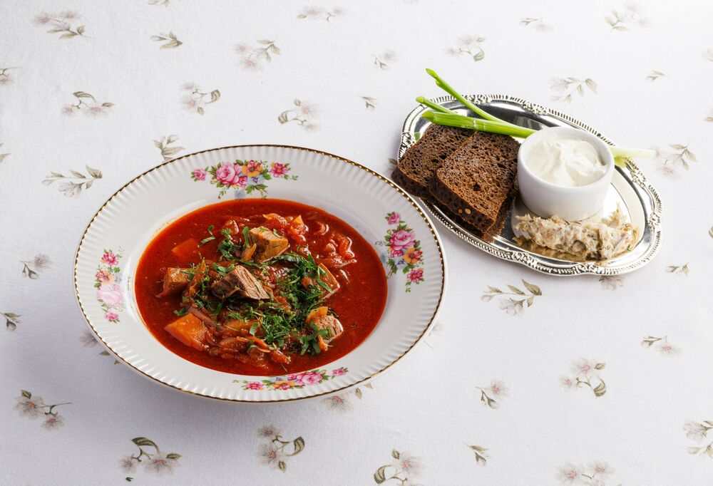 Borscht with smoked pear