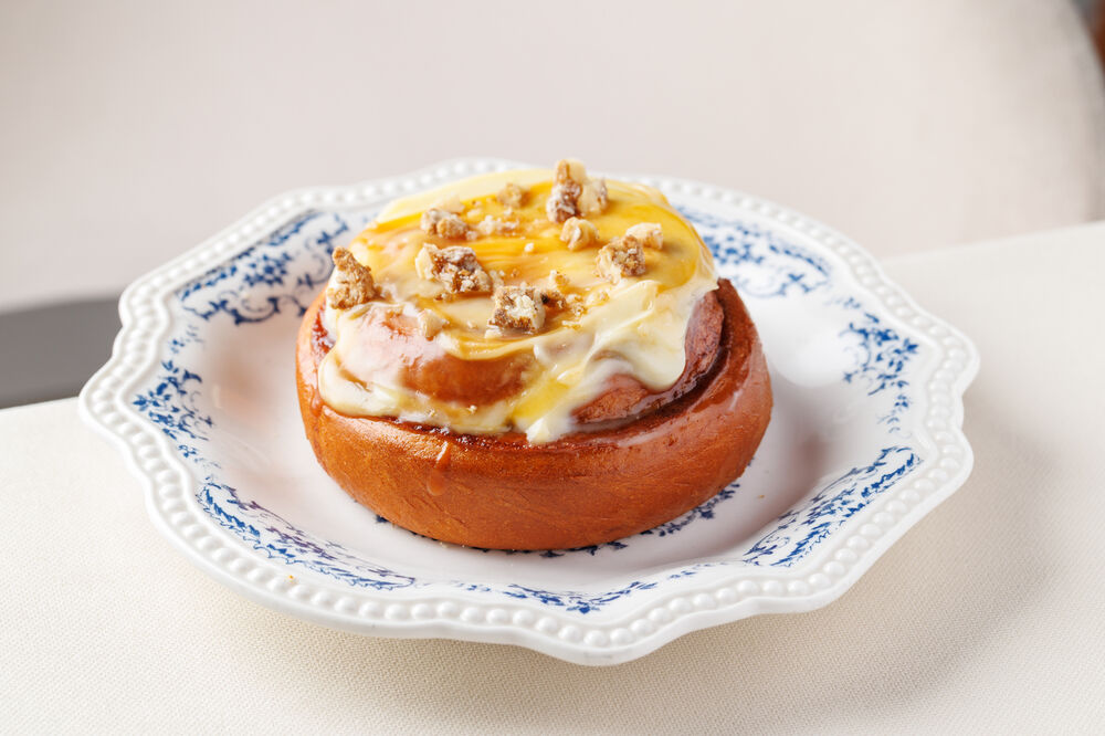 Булочка с кремом и корицей 