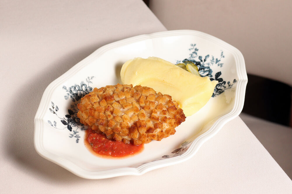 Pozharsky cutlet with mashed potatoes