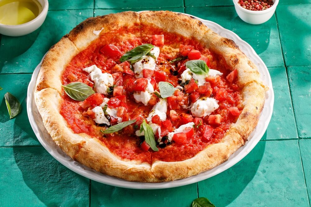 Пицца со Страчателлой и томатами