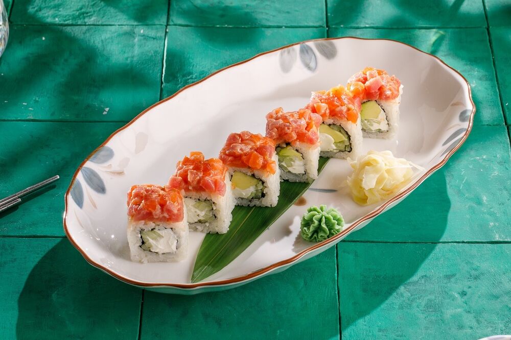 Ролл с тартаром из лосося и из тунца