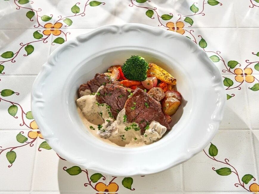 Медальоны с овощами и грибным соусом