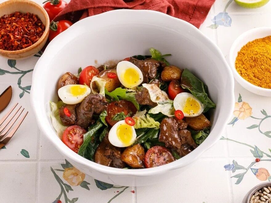  Warm salad with chicken liver
