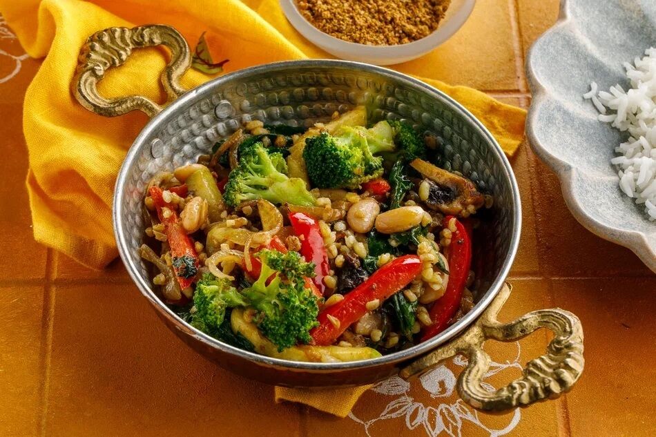 Пряные овощи с грибами