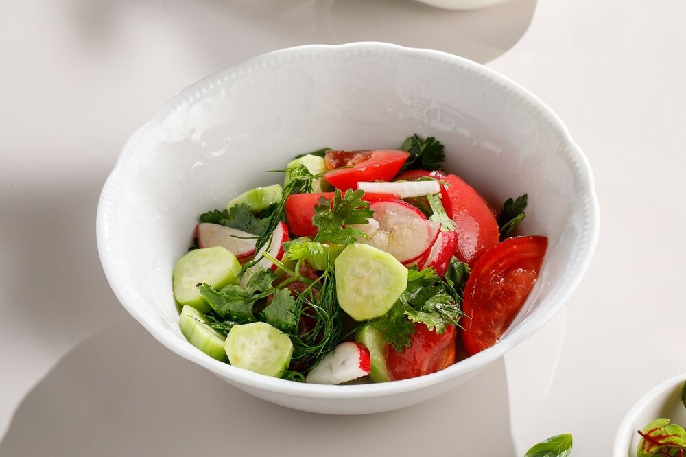 Овощной салат с оливковым маслом